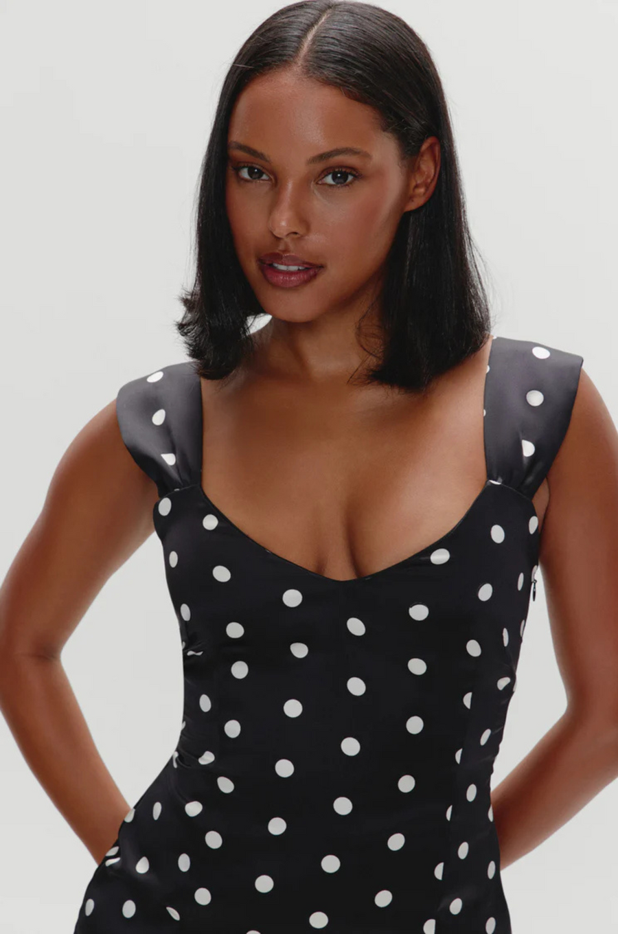 black and white Polka dot mini dress
Medium-weight dress fabrication with subtle shine
Sweetheart neckline
Princess seams on front and back for shaping
Side seam zipper