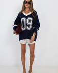 navy 09' graphic sweater jersey top
V neckline
Unlined
campus jersey sweater