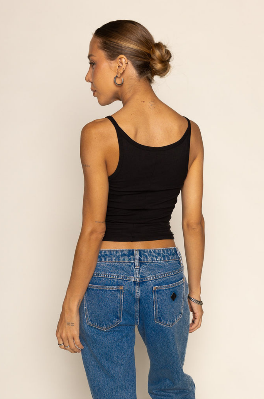 Scoop neck baby ribbed tank top
Sleeveless
Fitted
Fixed straps
Midweight
black basic tank top