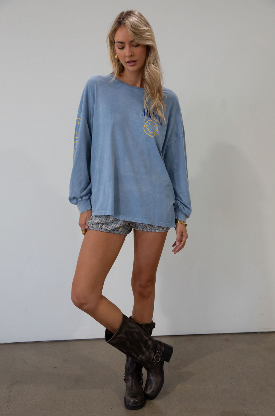 blue Graphic printed acid wash knit top. Crewneck. Long sleeves. Unlined.