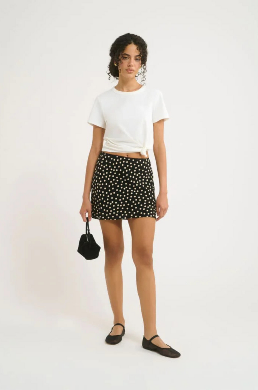black and white Polka dot printed mini skirt
A-line shape
Picot-trimmed elastic waistband
summer mini skirt
spring mini skirt