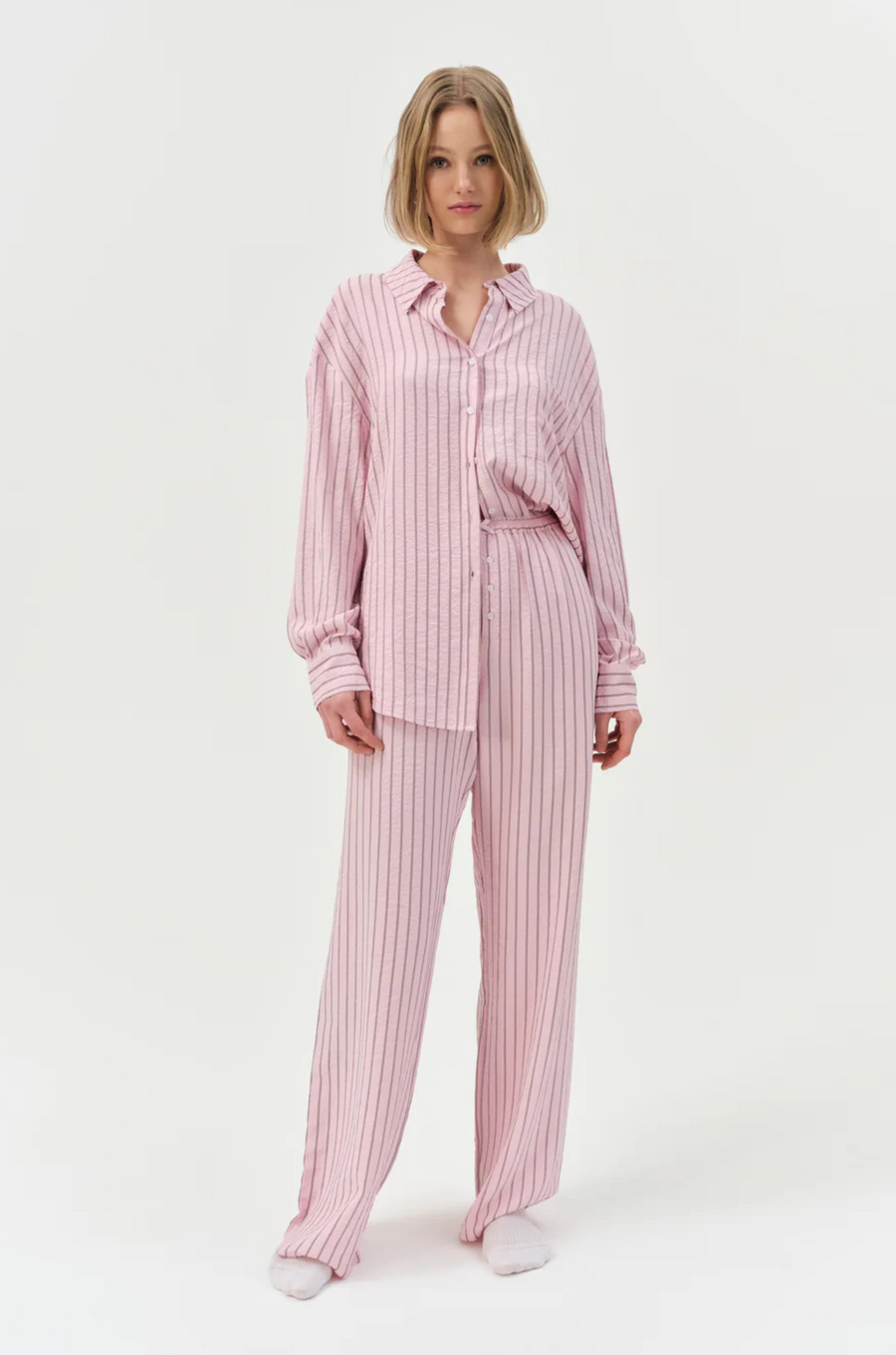 pink Striped button down shirt
Oversized
Center front placket
Classic shirt collar
Shirttail hem
pink oversized button down shirt
For love and lemons