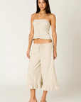 cream Striped halter top
Straight neckline
Adjustable neck tie
A center ruched twist detail at the bust
Side zipper closure
Cotton/Polyester
spring top
summer top
