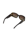 Modern-chic rectangle sunglasses
Gold embossed Banbé logo on outer left arm
Scratch resistant/category 3/polarised lens
100% UV protection
Acetate frame
tort rectangle sunglasses