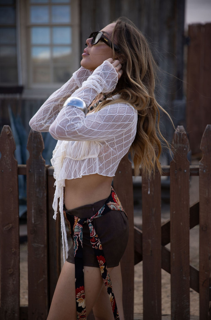 white Textured knit mesh crop top
Ruffle trim
Front tie closures
Long sleeves
Partially lined
coachella top
stagecoach top
festival outfit 
boho top
boho outfit