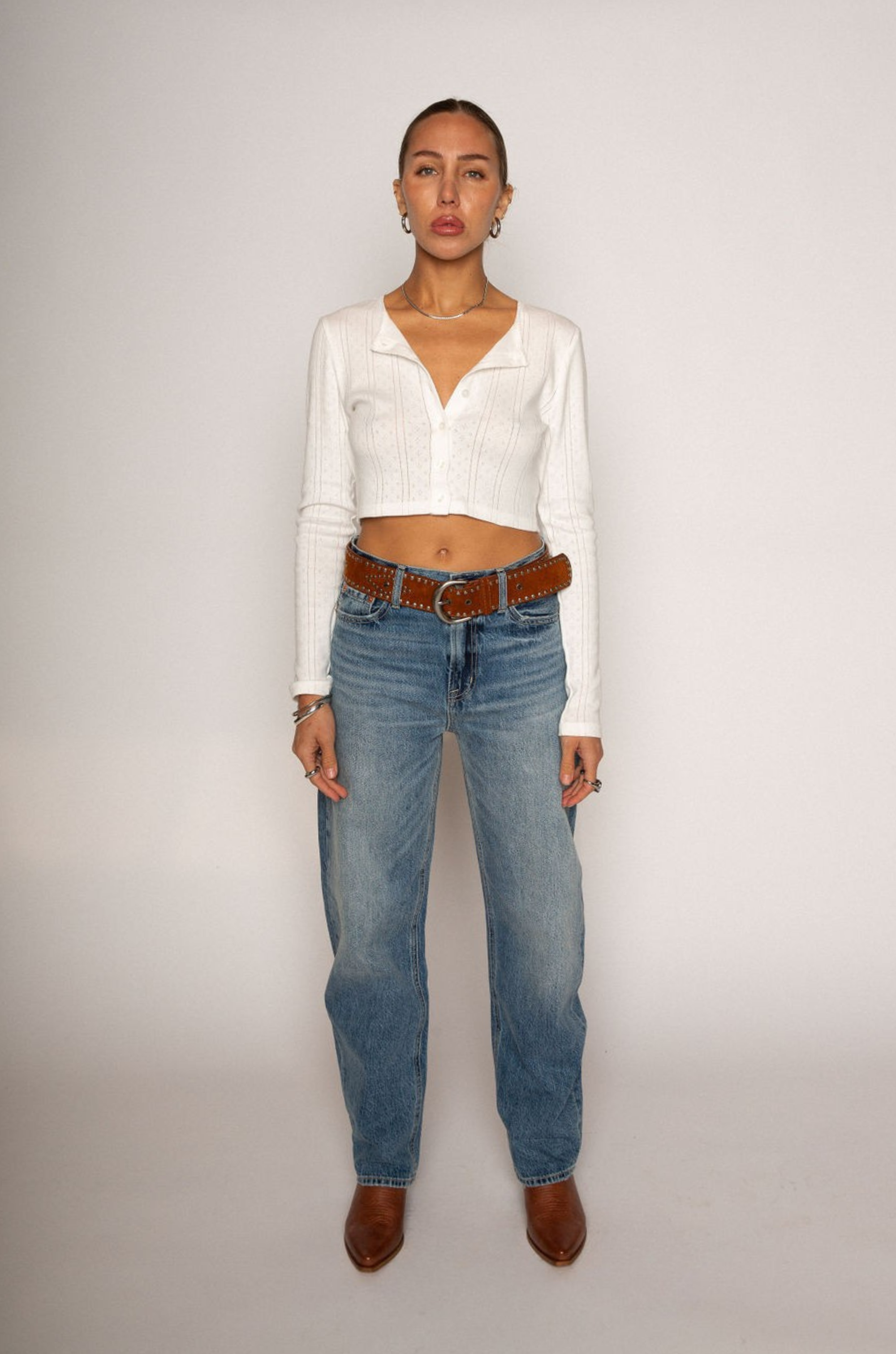 Eyelet pointelle cropped long sleeve
Cropped
Button down closure
Crewneck neckline
Has stretch
Unlined/partial sheer
White cropped long sleeve
