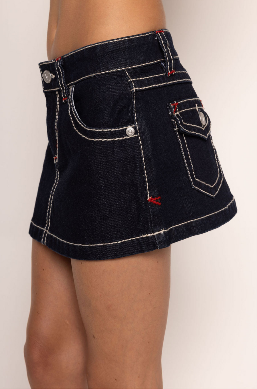 Low-rise denim mini skirt
Comfort stretch denim
Fits true to size
Dark rinse wash
Length: 11.5"
Cotton/Polyester/Elastane