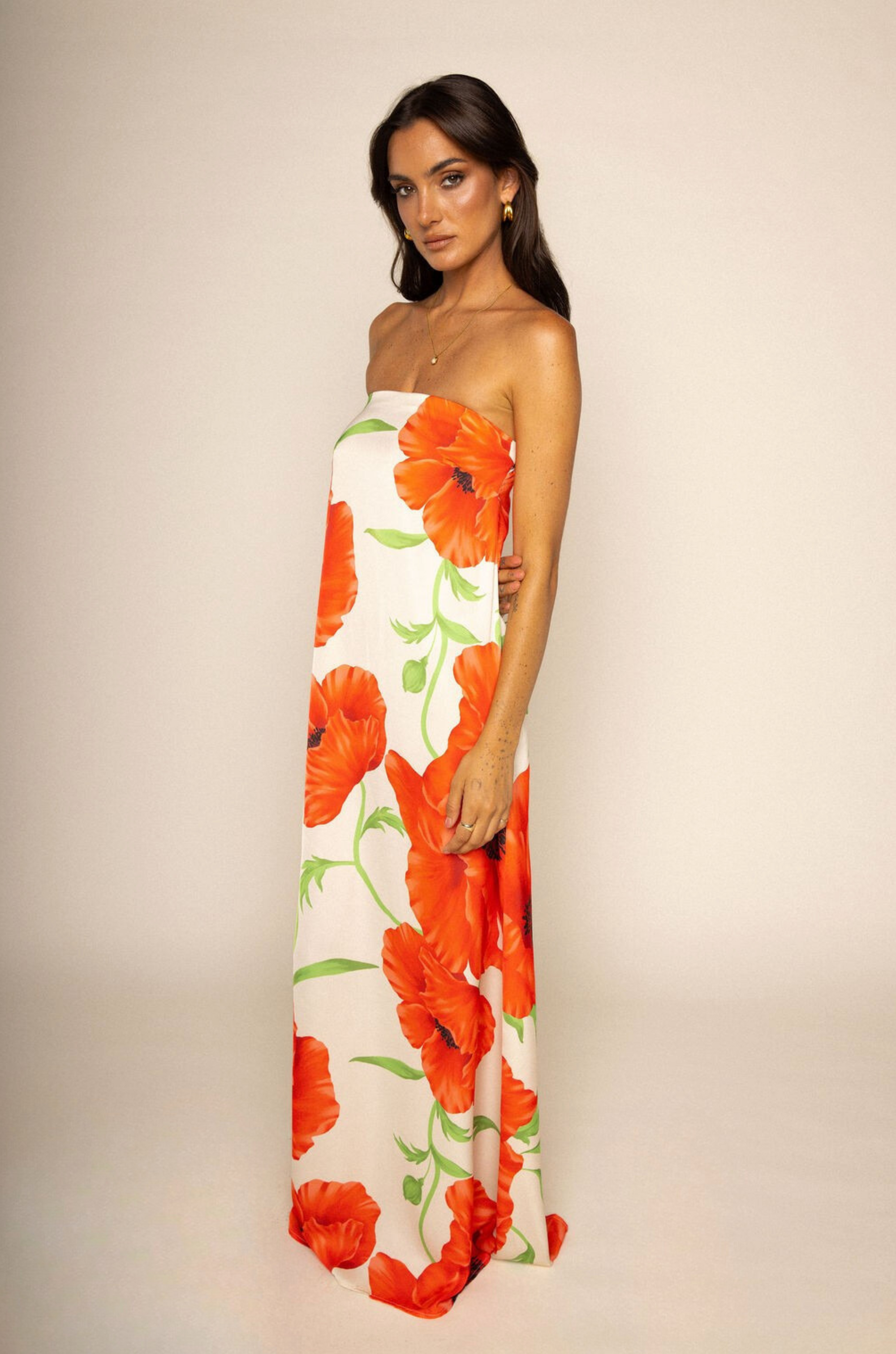 Strapless floral maxi dress
Back clasp closure
Elastic band
summer maxi dress
loral wedding guest dress