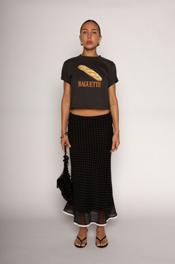 Woven polka dot maxi skirt
Side zipper closure
Lined
Contrast color block bottom detail
Black and white polka dot maxi skirt
Summer skirt
Spring skirt