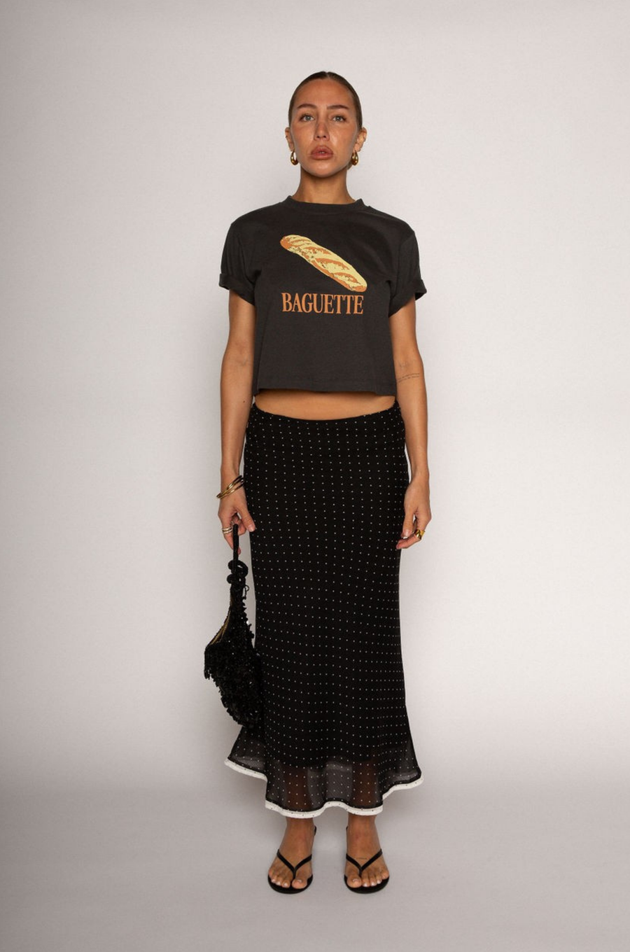 Woven polka dot maxi skirt
Side zipper closure
Lined
Contrast color block bottom detail
Black and white polka dot maxi skirt
Summer skirt
Spring skirt