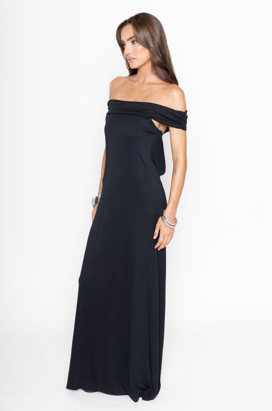 black Off the shoulder maxi dress
Open droop back
Lined
Black wedding guest dress
black formal wedding guest dress