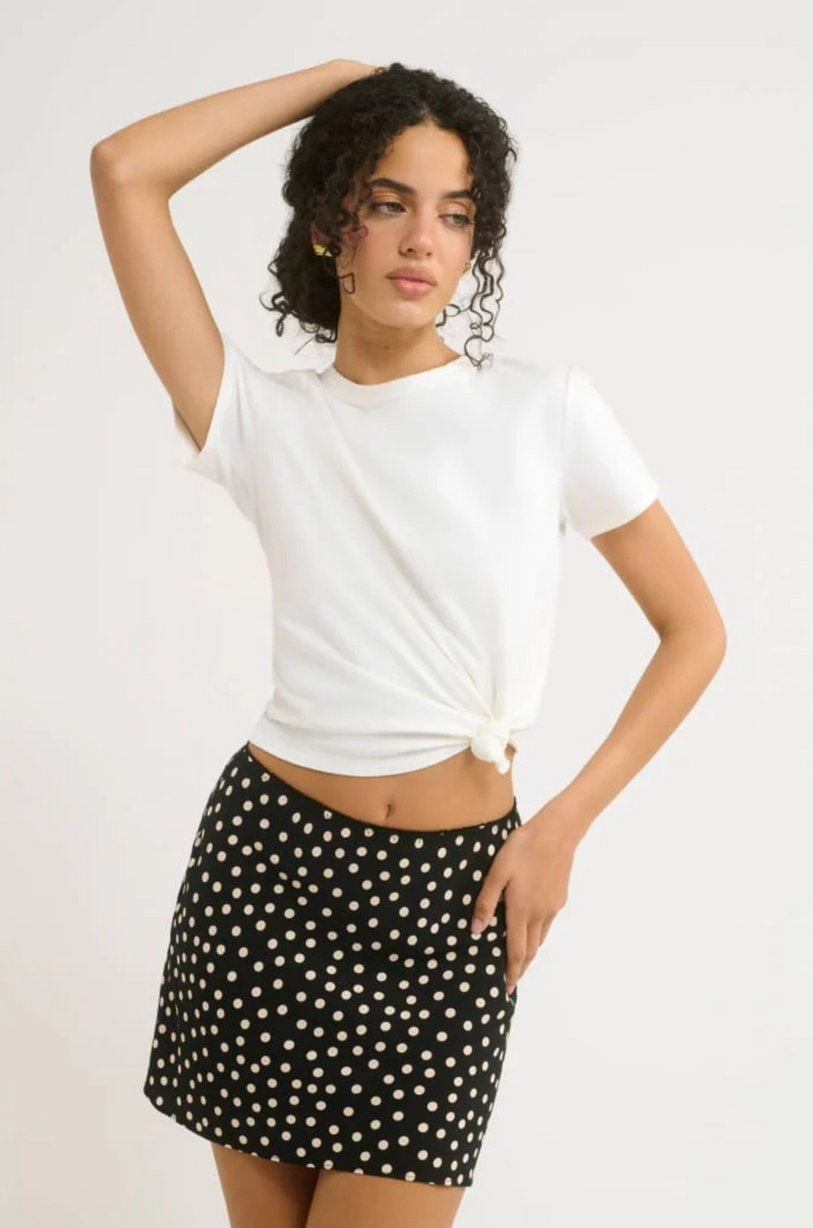 black and white Polka dot printed mini skirt
A-line shape
Picot-trimmed elastic waistband
summer mini skirt
spring mini skirt