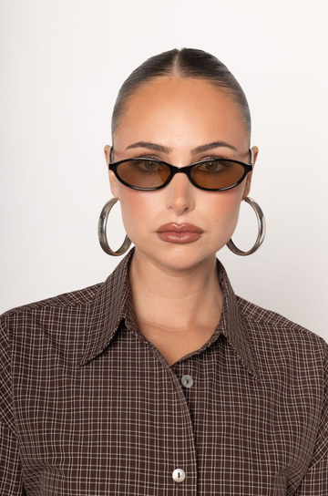 Small frame sunglasses
Black frame
Tan lens
Acrylic