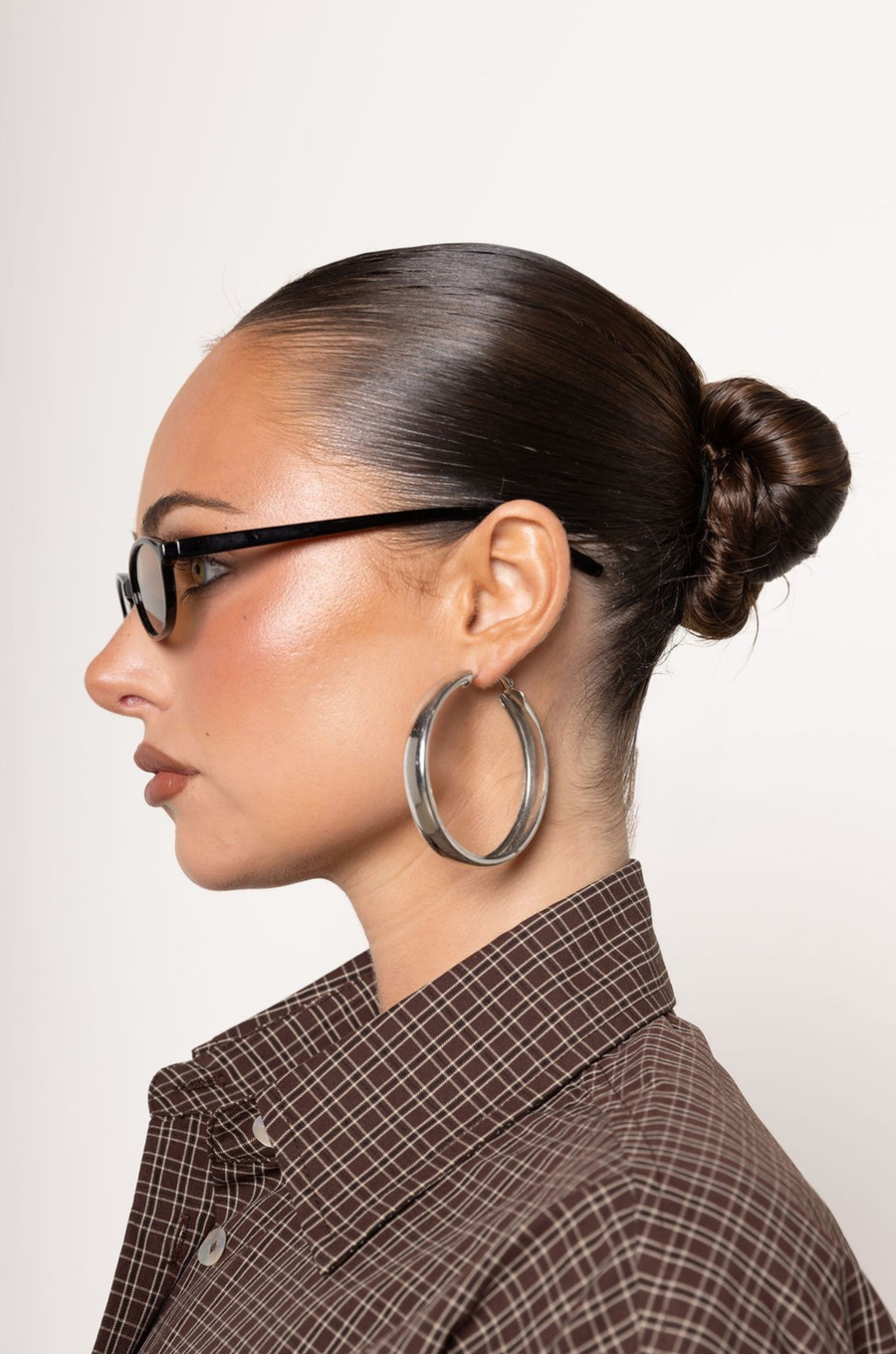 Small frame sunglasses
Black frame
Tan lens
Acrylic