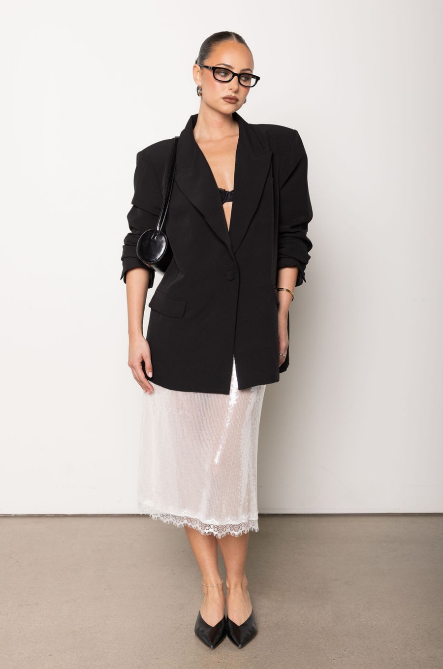 Sequin midi skirt
Lace trim
Back zipper closure
Inner shorts lining
Partially lined/Sheer
white sequin midi skirt
holiday outfit