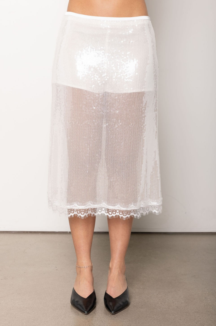Sequin midi skirt
Lace trim
Back zipper closure
Inner shorts lining
Partially lined/Sheer
white sequin midi skirt
holiday outfit