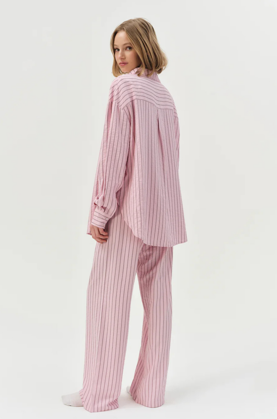 pink Striped button down shirt
Oversized
Center front placket
Classic shirt collar
Shirttail hem
pink oversized button down shirt
For love and lemons