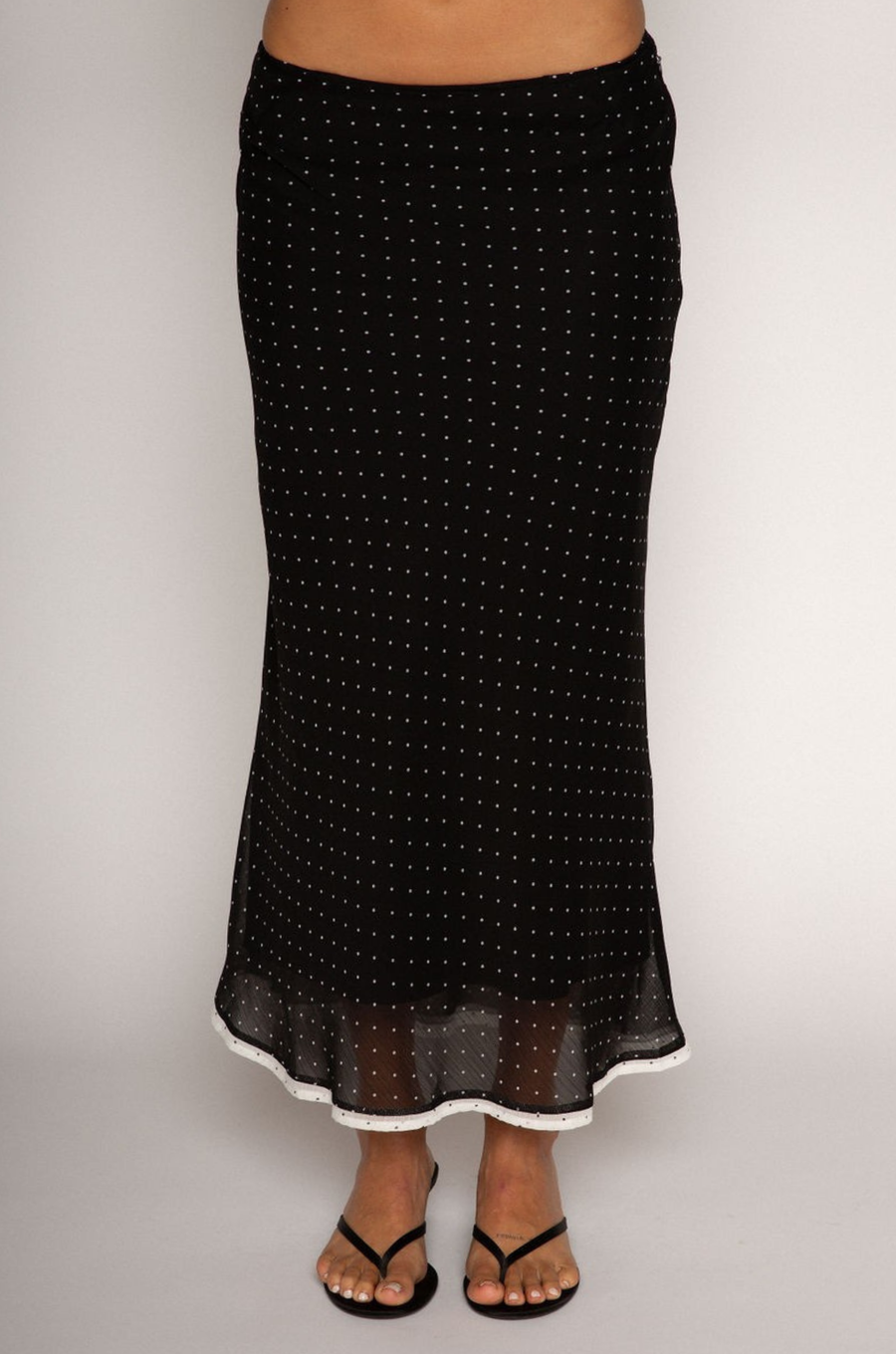 Woven polka dot maxi skirt
Side zipper closure
Lined
Contrast color block bottom detail
Black and white polka dot maxi skirt
Summer skirt
Spring skirt