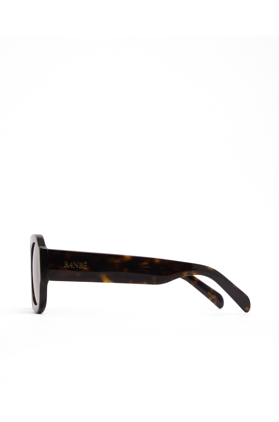 The Suki by Banbé are modern aviator sunglasses
Gold embossed Banbé logo on outer left arm
Style details printed in gold foil on inner right arm
Scratch resistant/category 3/polarized lens
100% UV protection
Acetate frame
Includes branded vegan case &amp; cleaning cloth
Designed in Australia
Width: 10.5cm / Lens Height: 5.1cm / Arm Length: 14cm / Nose Bridge: 3.5cm
pink lens sunglasses
tort and pink sunglasses