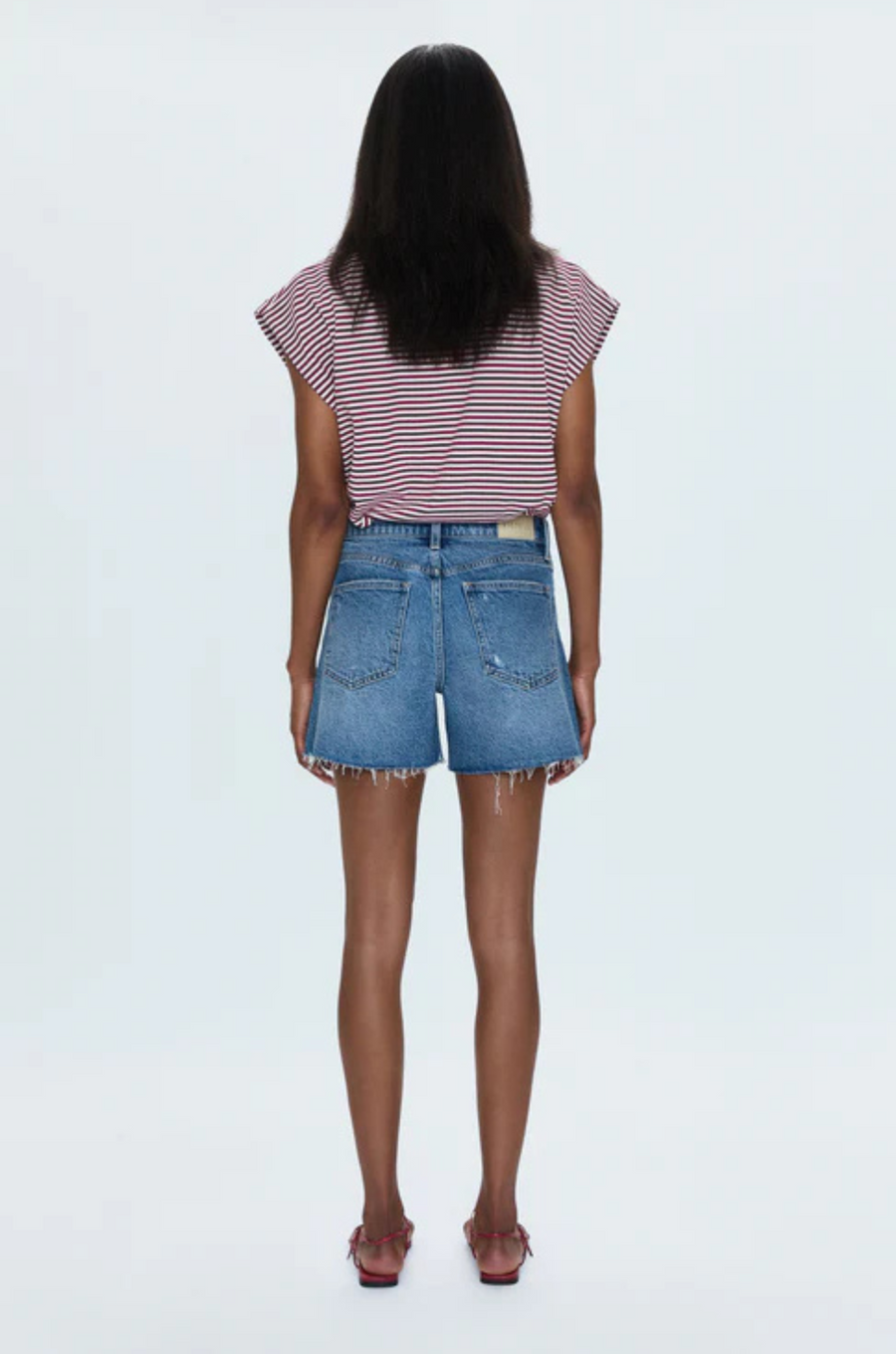 Mid-rise denim short
Medium length
Relaxed fit
Medium blue denim wash
Whiskering and a frayed, distressed hem