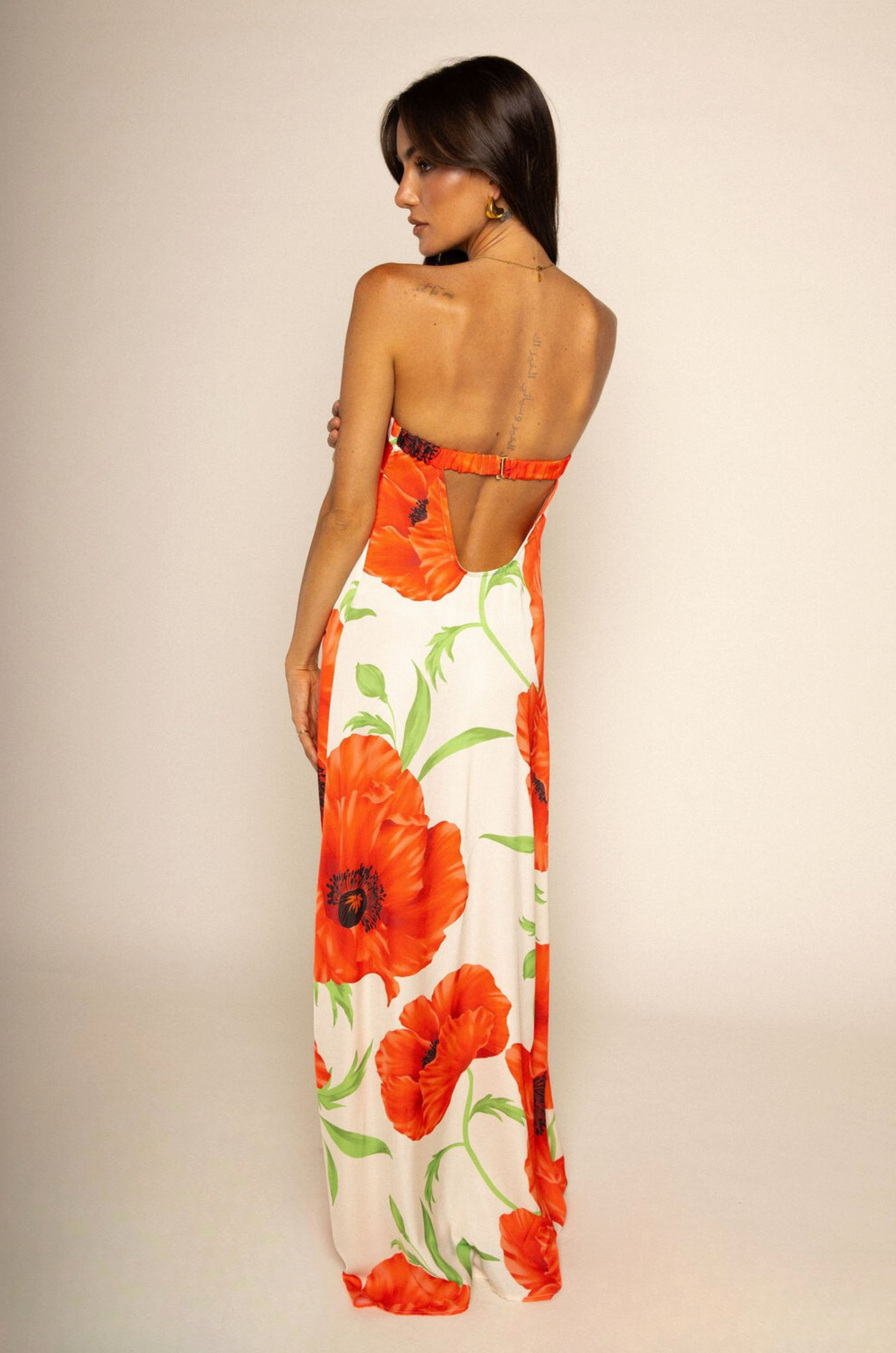 Strapless floral maxi dress
Back clasp closure
Elastic band
summer maxi dress
loral wedding guest dress