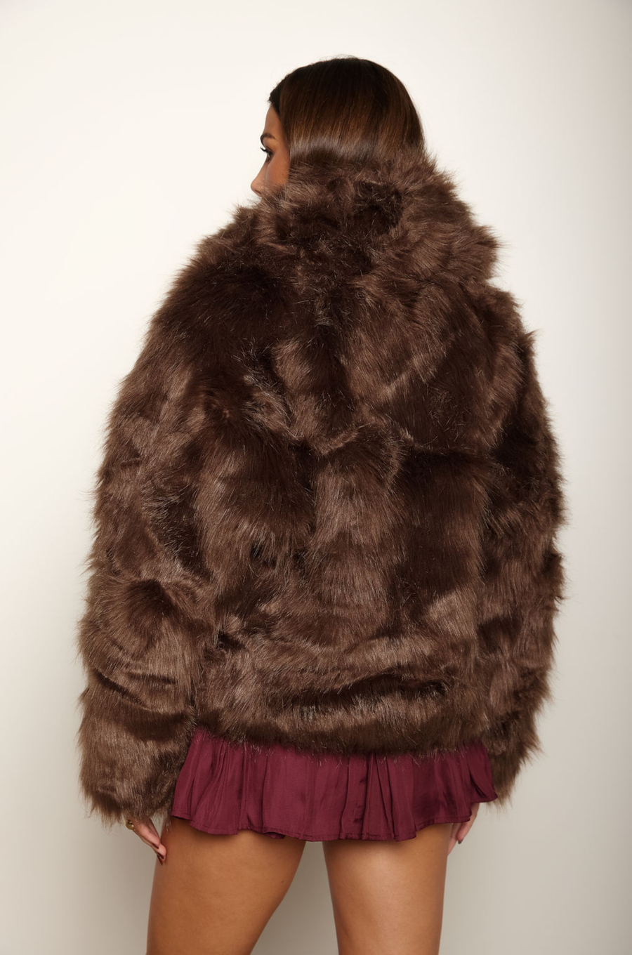 Faux fur coat
Collar neckline
Long sleeves
Open front
Fully lined
brown fur coat
brown fur jacket
holiday outfit