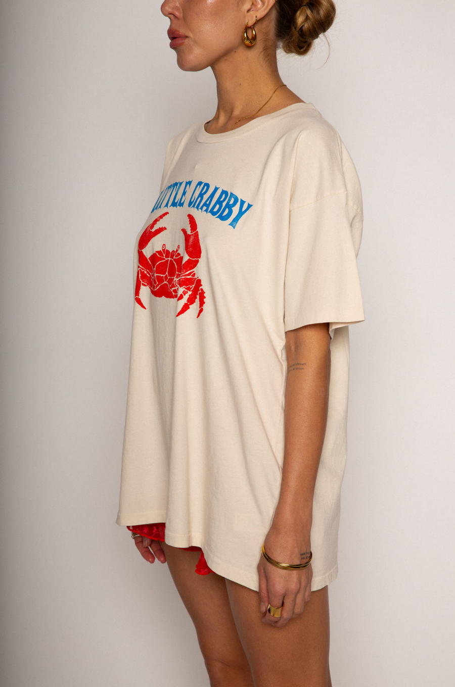 Graphic printed knit tee
Crewneck
Short sleeves
Unlined
Oversized fit
Cream oversized crab graphic tee
