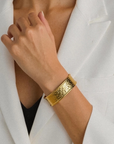 18K Gold Non-Tarnish Hammered gold Cuff Bracelet
18K Gold Plating
Stainless Steel
Width: 0.6"
Inner Diameter: 2.6"
Lead-free/Nickel-safe/Hypoallergenic/Water Resistant