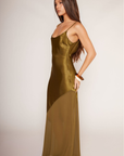 green Satin chiffon maxi dress
Adjustable spaghetti straps
Sleeveless
Satin top
Chiffon bottom
Side zipper closure
Partially lined
green wedding guest dress