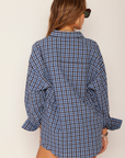 blue oversized plaid button down shirt
Collared
Long sleeve
Front chest pocket
Unlined