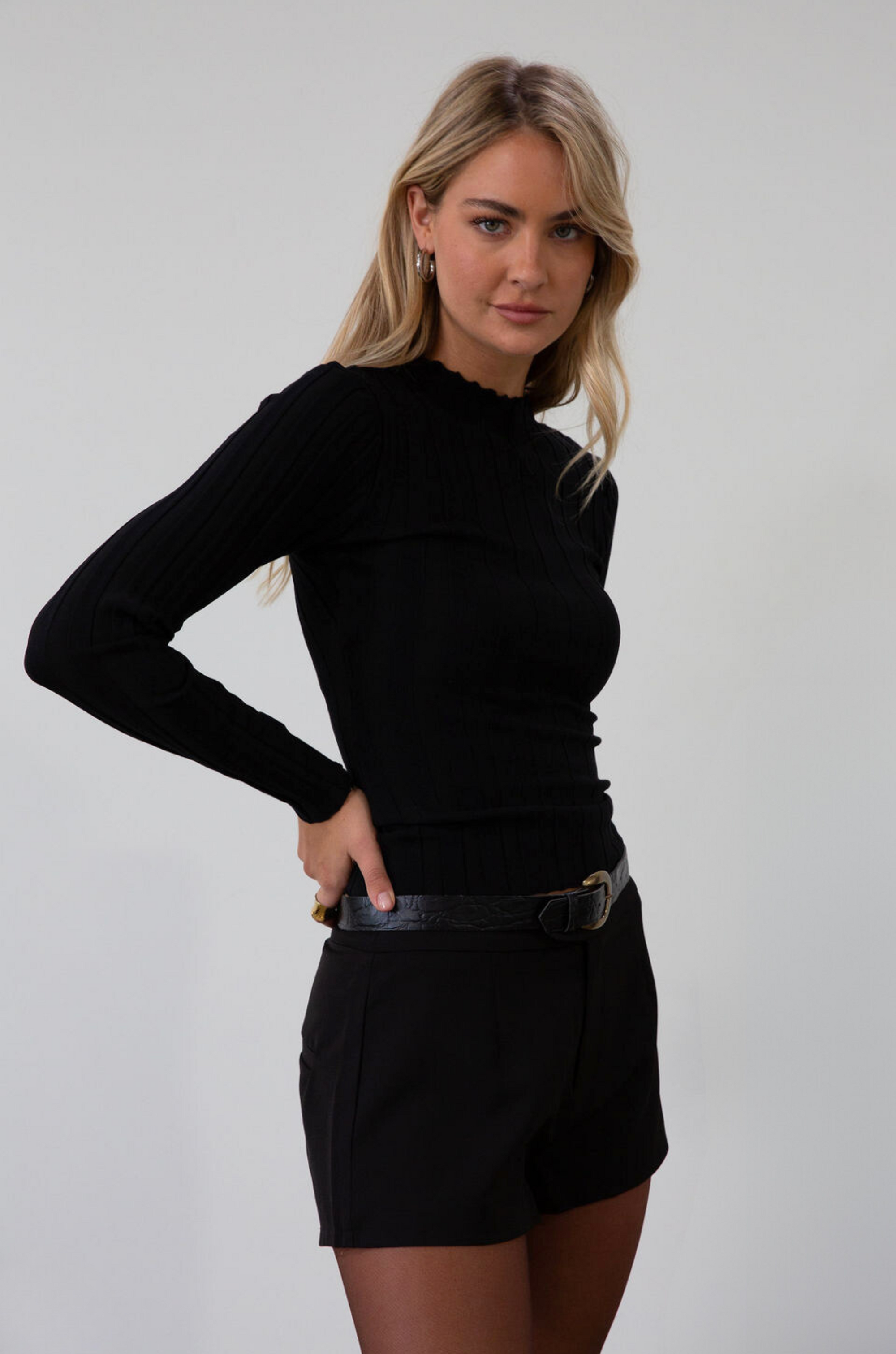 Knit top. Mock neck. Long sleeves. Lettuce edge hems. Unlined. black long sleeve. black ribbed long sleeve. fall top. fall outfit. 