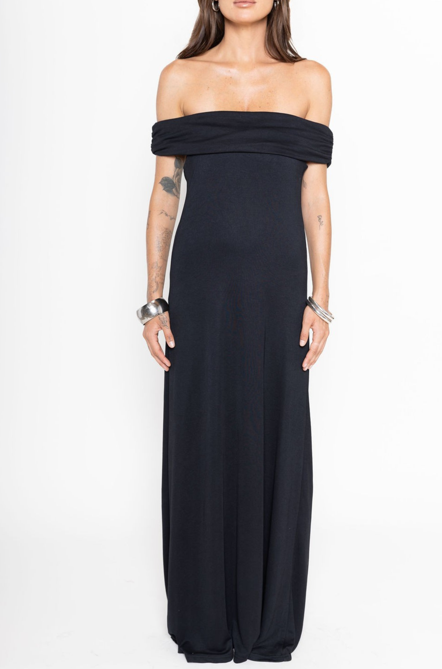 black Off the shoulder maxi dress
Open droop back
Lined
Black wedding guest dress
black formal wedding guest dress