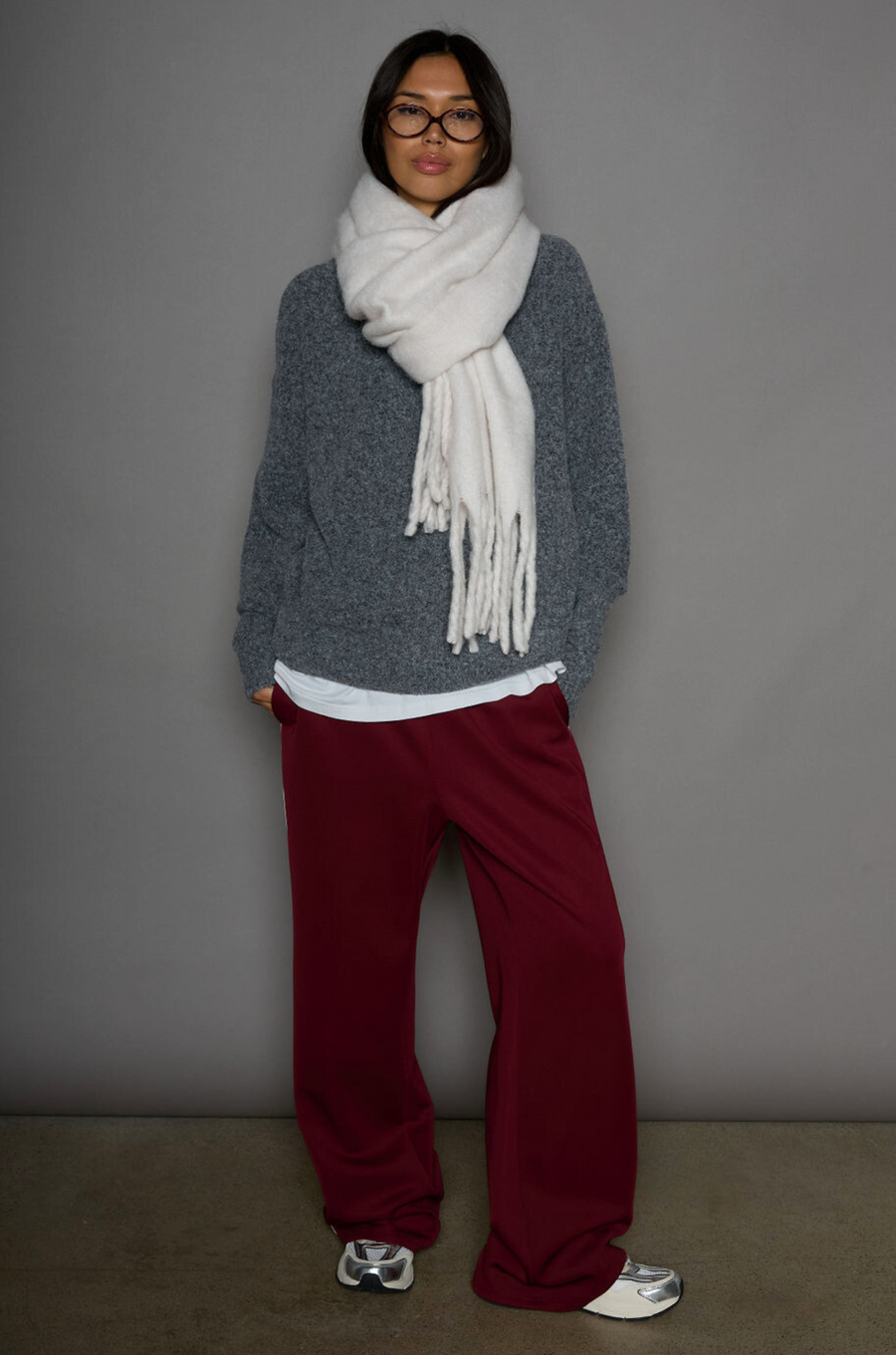 Woven burgundy track pants. Elastic waistband. Side pockets. Side stripes. Unlined. street fashion. trendy track pants