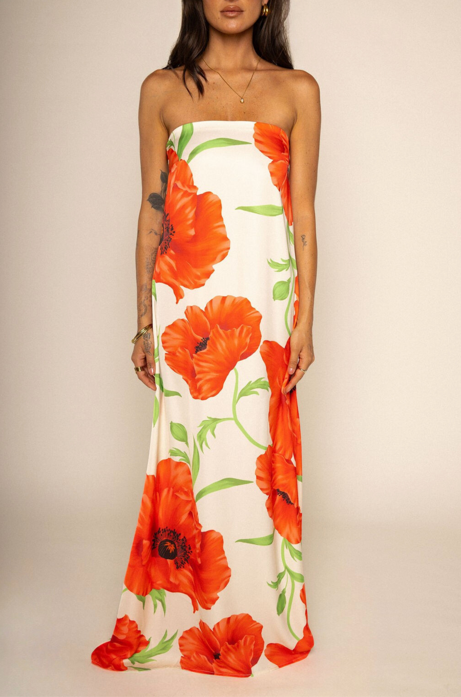 Strapless floral maxi dress
Back clasp closure
Elastic band
summer maxi dress
loral wedding guest dress