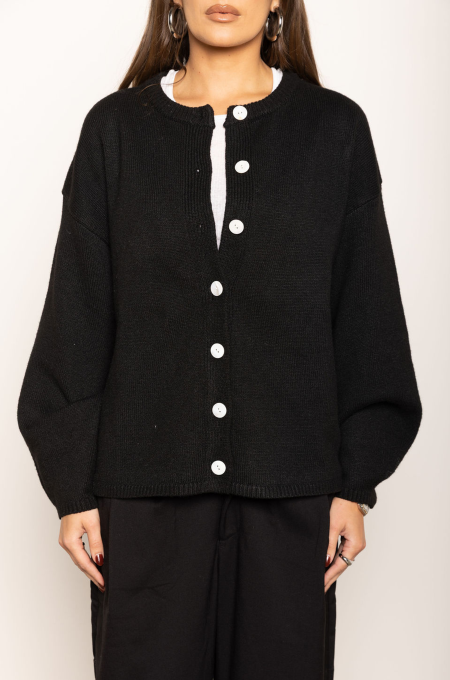 Heavy knit cardigan
Button down closure
Large buttons
Ribbed crew neckline
Ribbed hemline
Unlined
thick black oversized knit cardigan
fall outfit
thanksgiving outfit