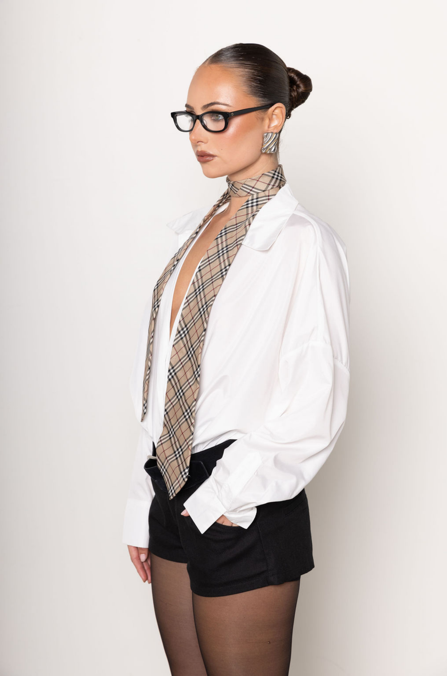 Long sleeve bodysuit
Collared
Deep v neckline with snap button closure
Bottom snap closure
Unlined
white deep v bodysuit