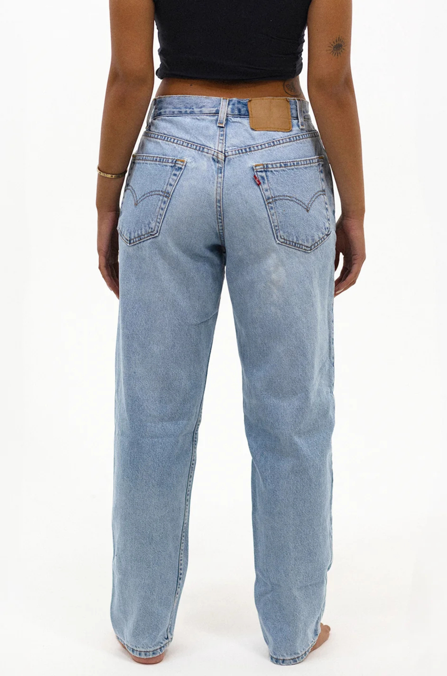 Mid to low ride denim jean
Baggy fit
Ready to order in standard sizing
Zip fly and button closure
5-pocket design
Rigid denim with lightly distressed trim
each piece is uniquely its own
light to medium denim jeans
aligrace levi jeans
custom levi jeans