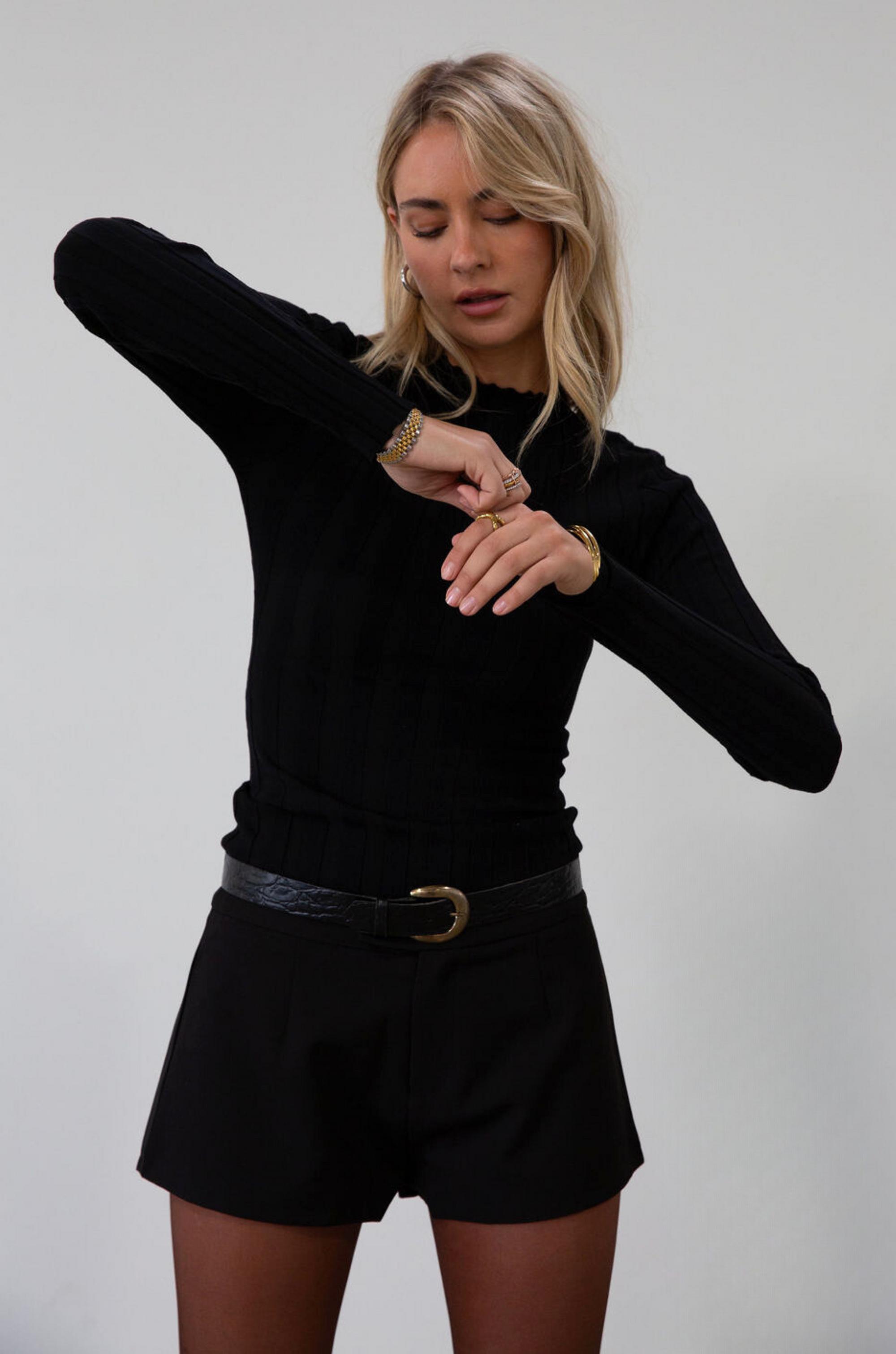 Knit top. Mock neck. Long sleeves. Lettuce edge hems. Unlined. black long sleeve. black ribbed long sleeve. fall top. fall outfit. 