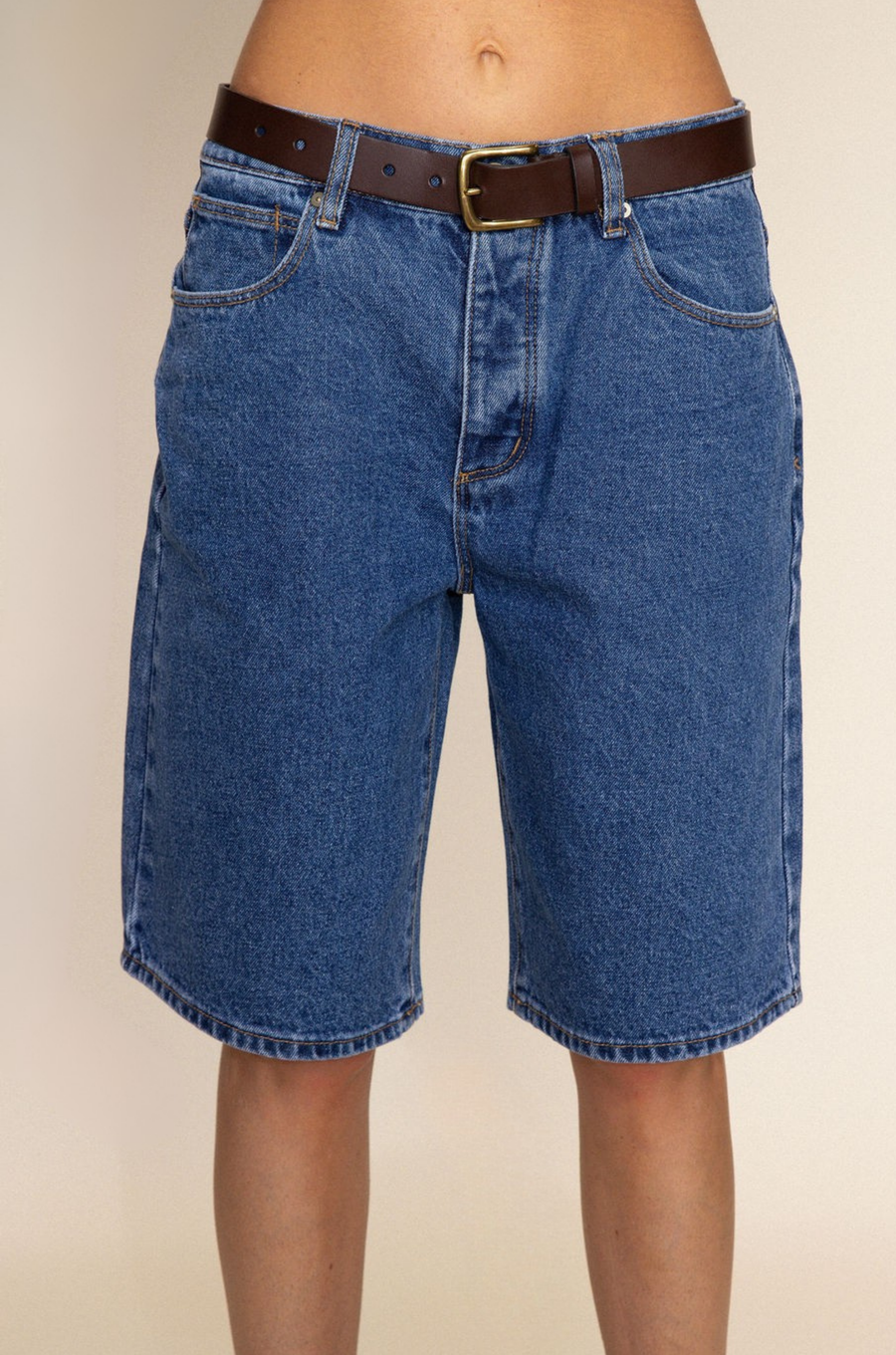 Mid rise jorts shorts
Relaxed and wide leg design
Button fly
Rigid denim does require some time to 'wear in'