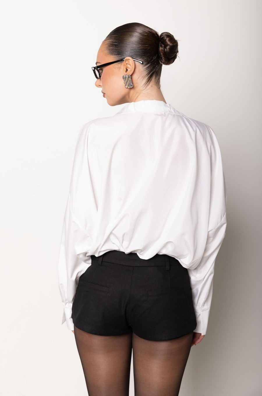 Long sleeve bodysuit
Collared
Deep v neckline with snap button closure
Bottom snap closure
Unlined
white deep v bodysuit