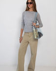 beige tan Hidden waist band jeans
Hook and zipper closure
Unlined
2 back pockets