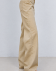 beige tan Hidden waist band jeans
Hook and zipper closure
Unlined
2 back pockets