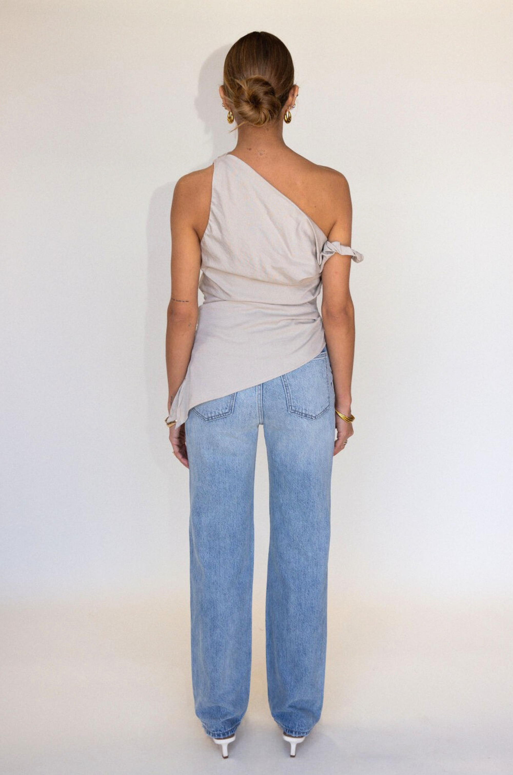 Super high rise straight leg jean
Button fly
Five pocket construction
No stretch