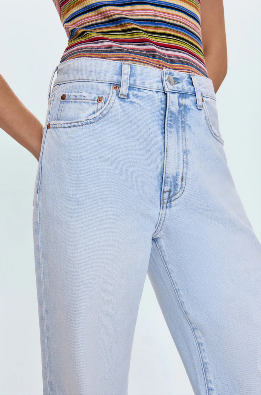 Slouchy relaxed denim jeans
Designed to sit comfortably low on the hips
Rigid, non-stretch denim
These jeans are designed to be baggy and sit low on your hips - if you want them to fit like a regular pair of jeans, we recommend sizing down