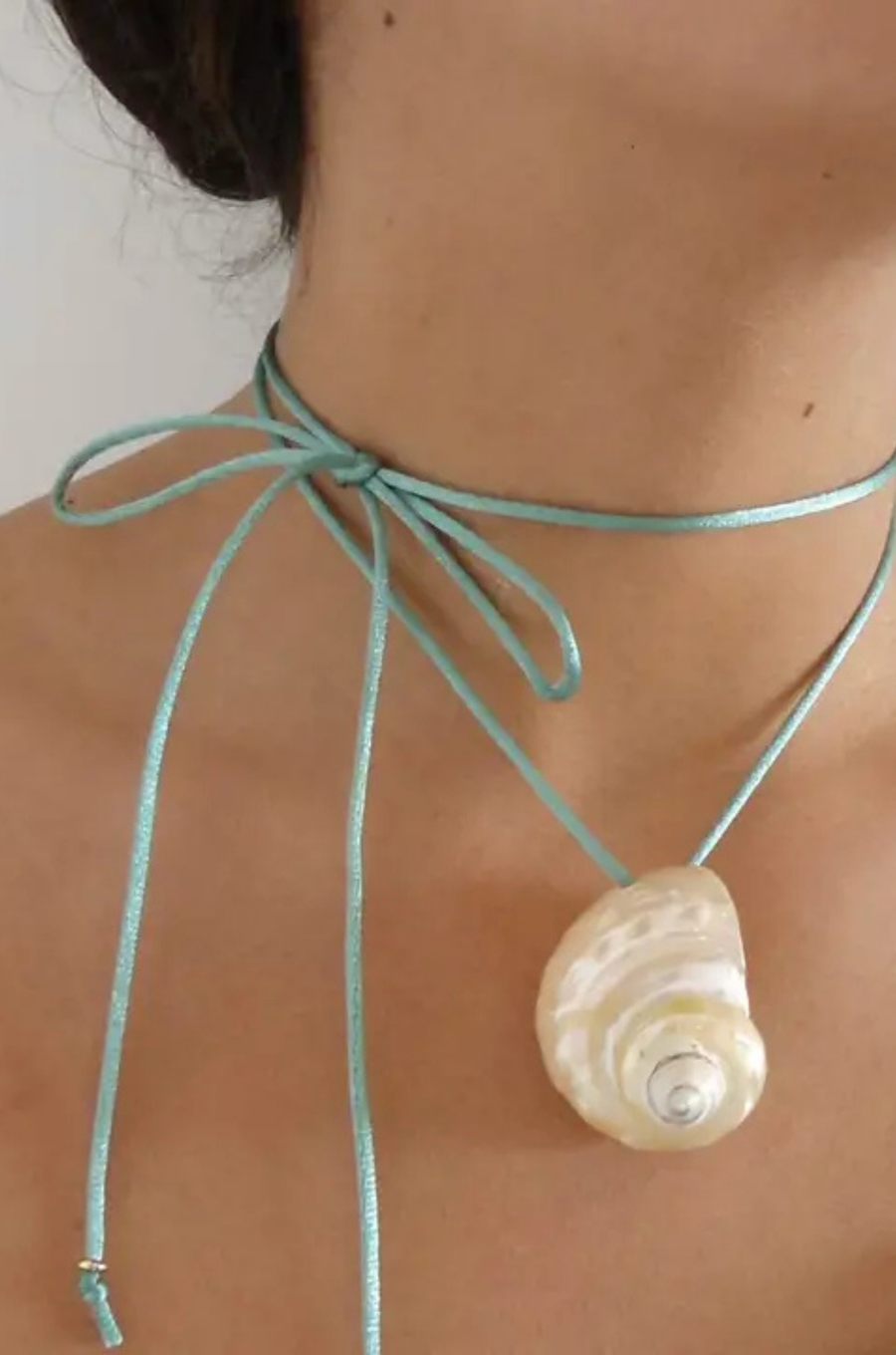 Turbo shell silk cord necklace
Polished and hand-drilled
Silk cord with gold plated beads
Can be worn multiple ways
Length: 26"
Turbo shell approx. 1.5"
Size color and shape of shell may vary slightly