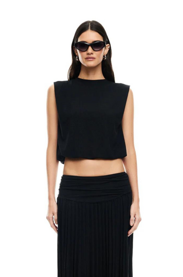 Knit muscle tank. Crewneck. Cropped boxy fit. Elastic hem. Fully lined.