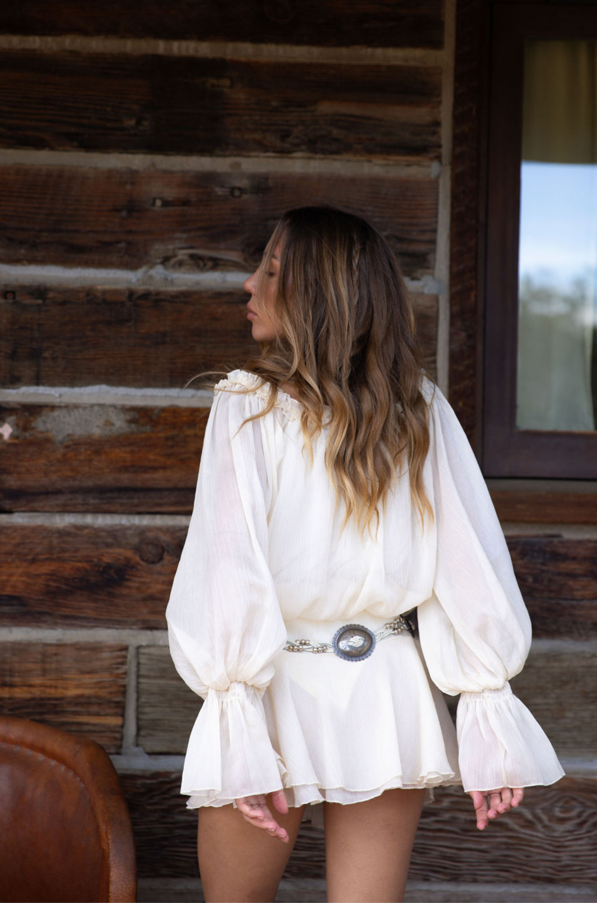 cream Long sleeve chiffon boho mini dress
Ruffle edges
Front ties
Partially lined
coachella outfit
stagecoach outfit
boho mini dress