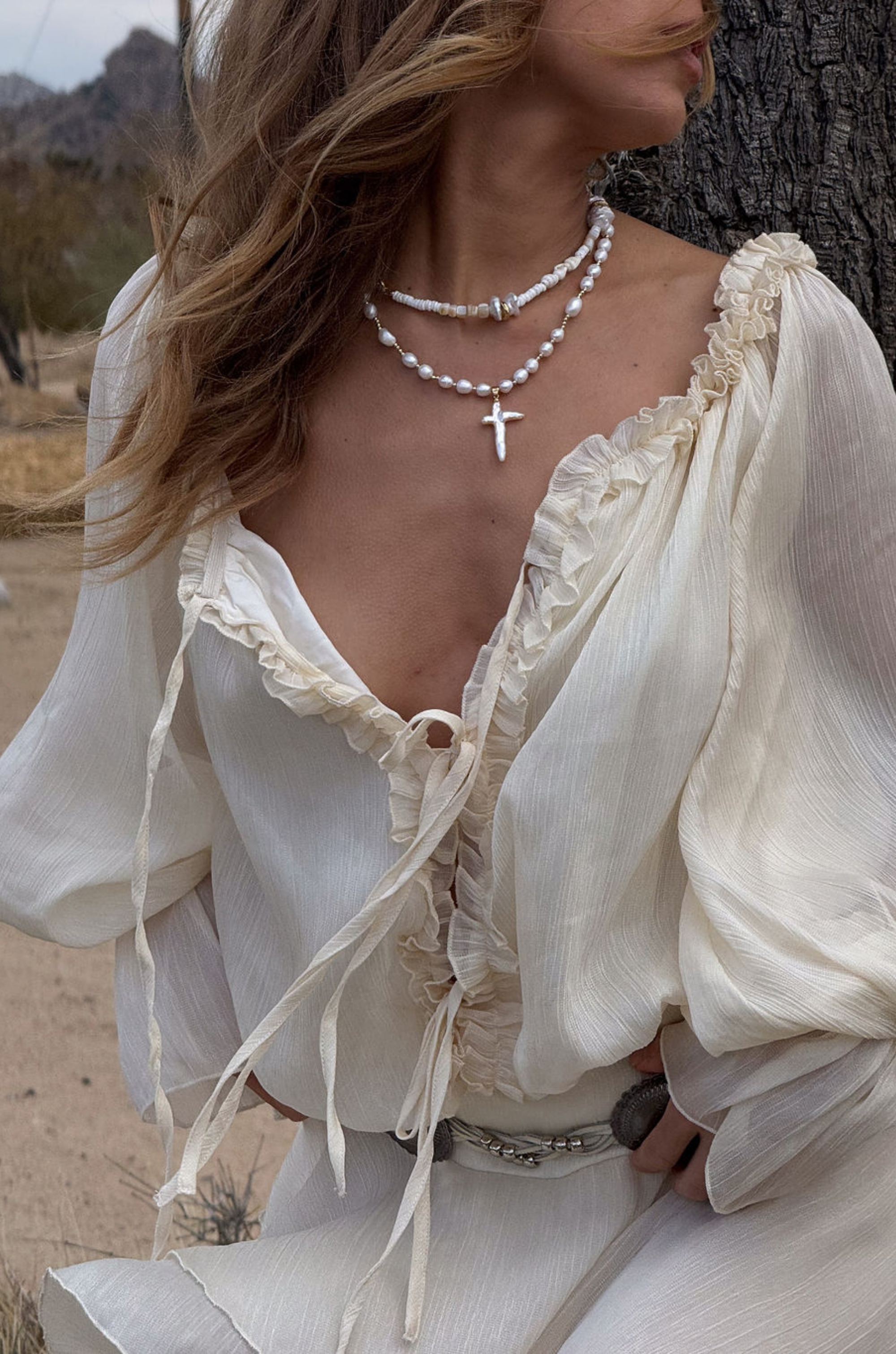 cream Long sleeve chiffon boho mini dress
Ruffle edges
Front ties
Partially lined
coachella outfit
stagecoach outfit
boho mini dress