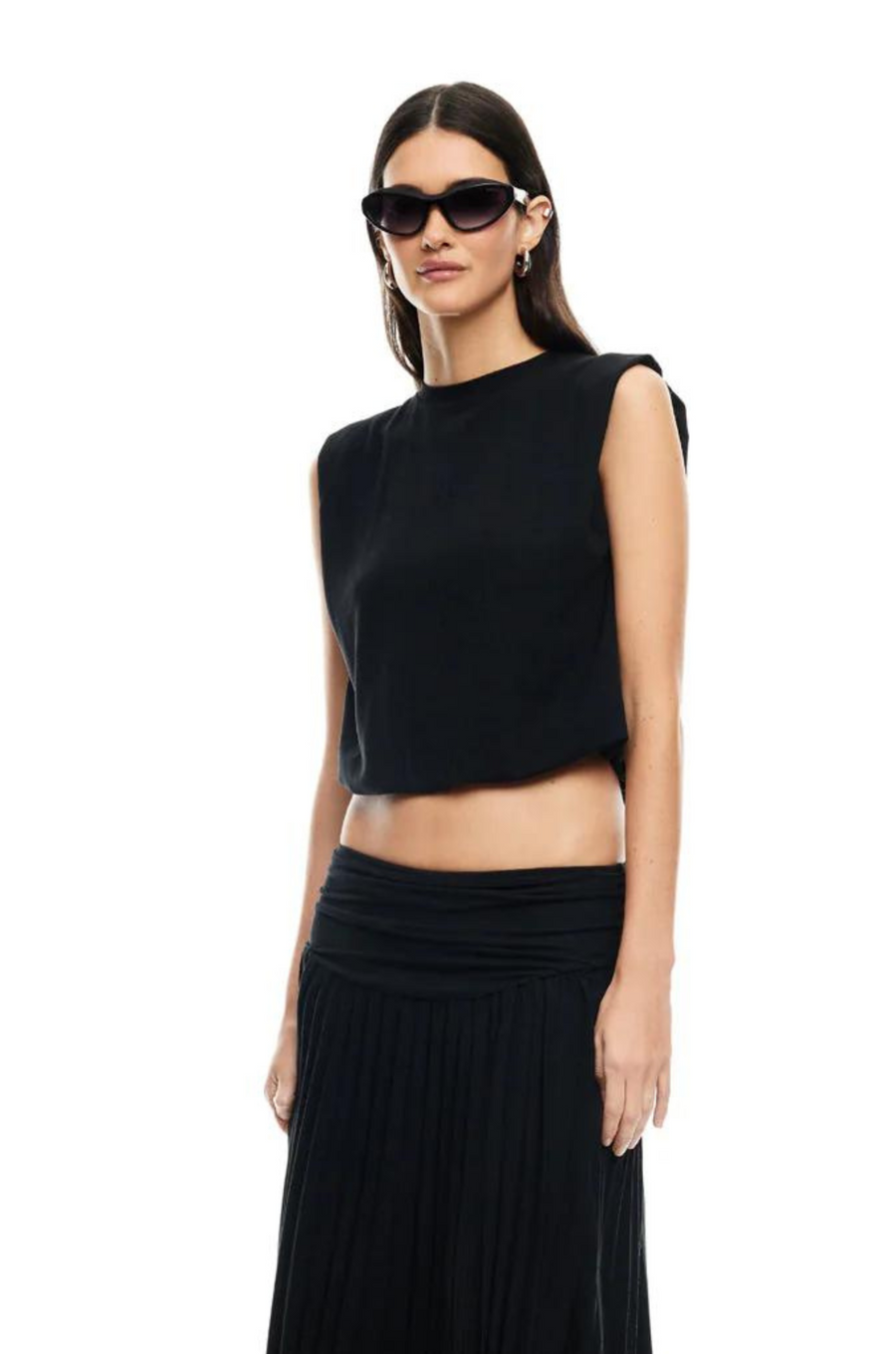 Knit muscle tank. Crewneck. Cropped boxy fit. Elastic hem. Fully lined.