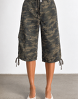 Camo shorts
Camo jorts
Button fly closure with adjustable drawstring
5 pocket construction
Unlined